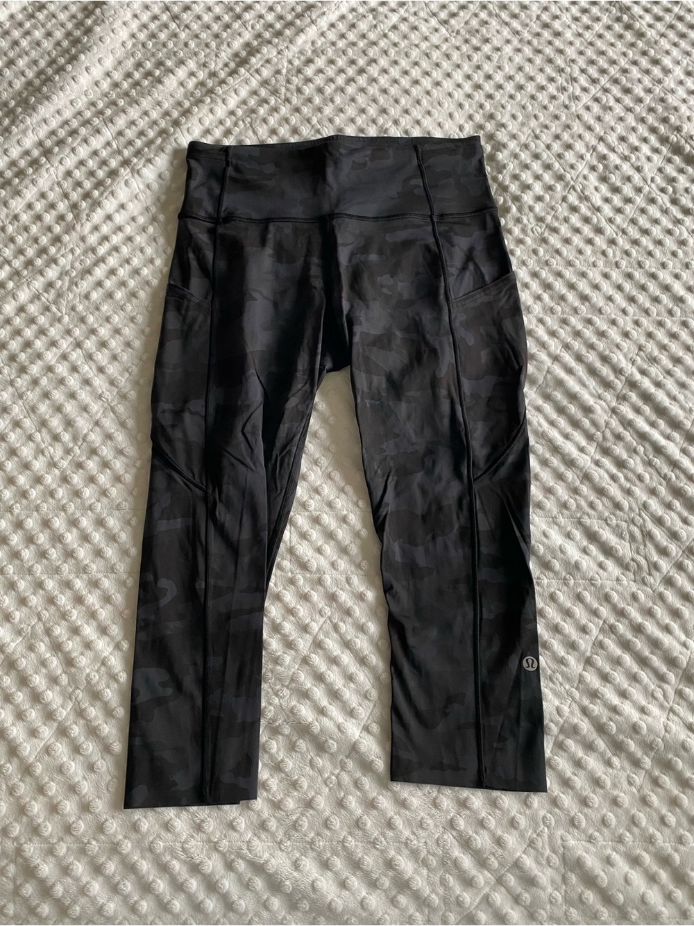 Lululemon Camo Capri Leggings - High Rise Cropped 23”